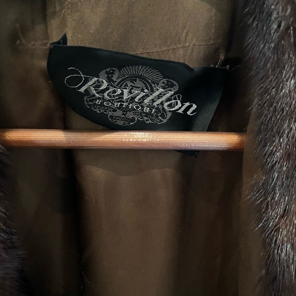 MOVING SALE HUGE DISCOUNTS!! - Vintage Fur Trimmed Coat 🧸 - Picture 3 of 3